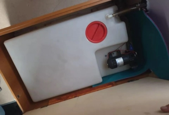                         Sprzedam fajnego kampera Fiat Ducato z silnikiem 1.9 td i mocy 90 km - zdjęcie 27
                        