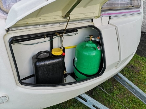                         Przyczepa kempingowa Home Car Rally 546 1998r 5os*2osie*solar*markiza* - zdjęcie 16
                        