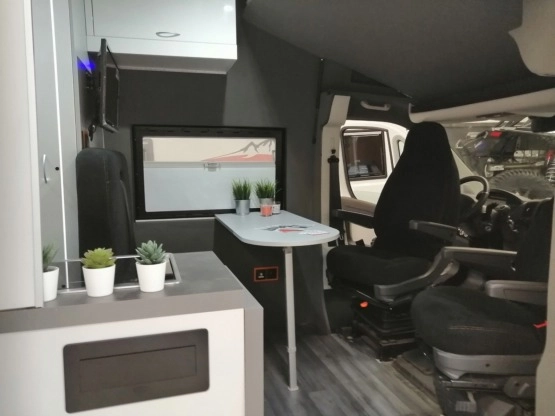                         Citroën Jumper CamperVan Premium - zdjęcie 6
                        