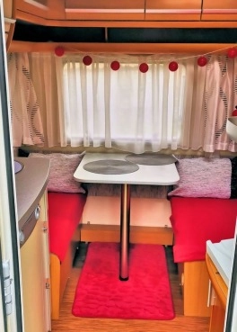                         Przyczepa kempingowa FENDT Saphir FC 390 jak NOWA 2010 rok - zdjęcie 2
                        