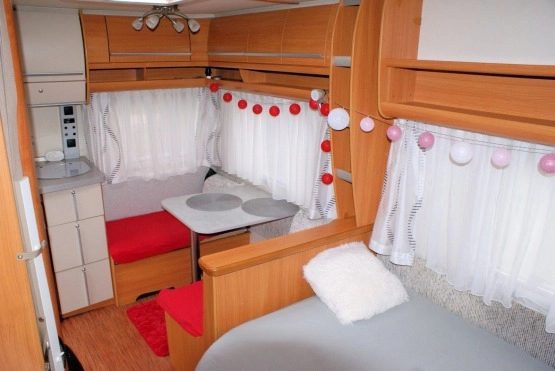                         Przyczepa kempingowa FENDT Saphir FC 390 jak NOWA 2010 rok - zdjęcie 9
                        