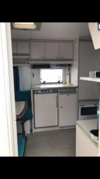                         SPRZEDAM PILNIE przyczepę kempingową KNAUS!!! - zdjęcie 9
                        