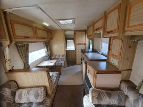                         Przyczepa Kempingowa Elddis - zdjęcie 4
                        