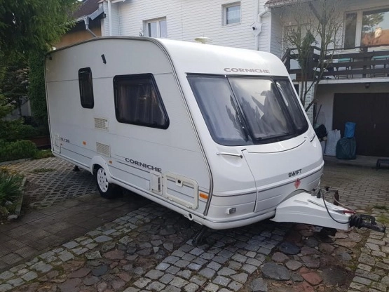                         Przyczepa kempingowa Swift z namiotem pokrowcem i mover - zdjęcie 1
                        