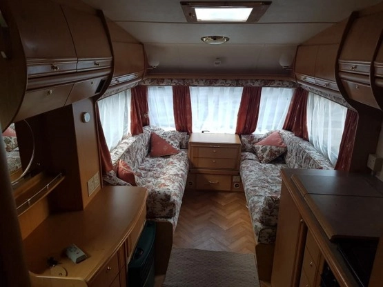                         Przyczepa kempingowa Swift z namiotem pokrowcem i mover - zdjęcie 2
                        