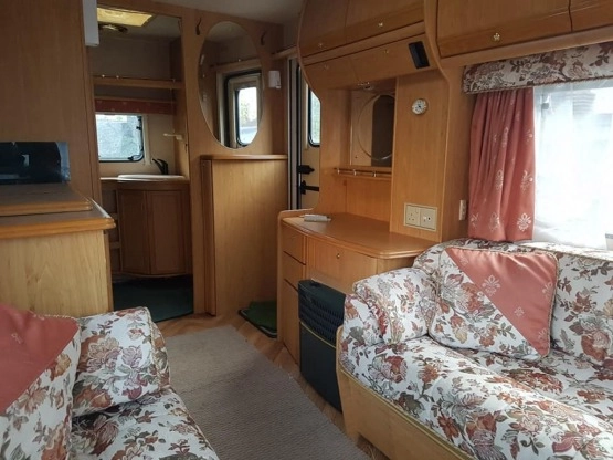                         Przyczepa kempingowa Swift z namiotem pokrowcem i mover - zdjęcie 9
                        