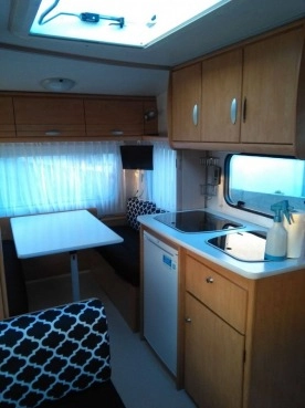                         Przyczepa Kempingowa CARAVELAIR - zdjęcie 8
                        