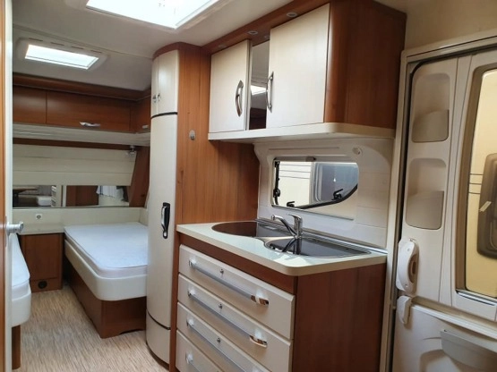                         Hobby Premium 495UL, przedsionek Isabella, MOVER, bagażnik rowerowy - zdjęcie 16
                        