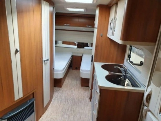                         Hobby Premium 495UL, przedsionek Isabella, MOVER, bagażnik rowerowy - zdjęcie 3
                        