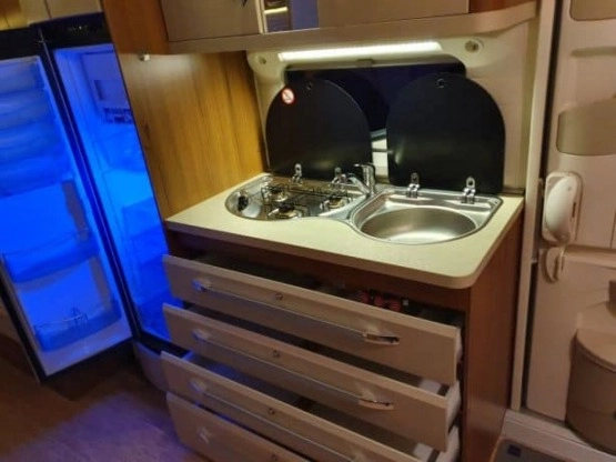                         Hobby Premium 495UL, przedsionek Isabella, MOVER, bagażnik rowerowy - zdjęcie 4
                        