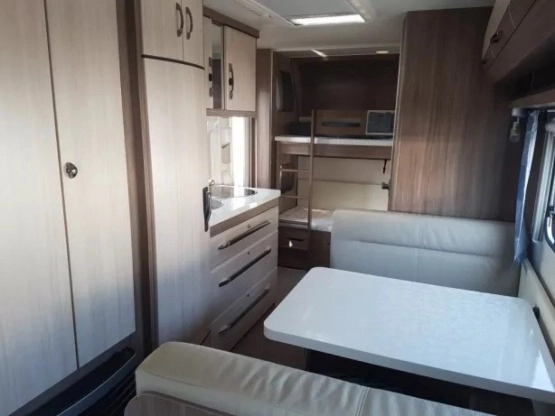                         Hobby De Luxe Easy 490 KMF 2014 r. KLIMATYZACJA przedsionek!!! PIĘTRA! - zdjęcie 3
                        