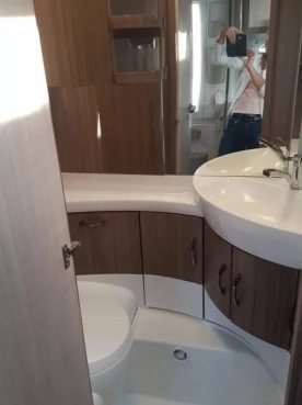                         Hobby De Luxe Easy 490 KMF 2014 r. KLIMATYZACJA przedsionek!!! PIĘTRA! - zdjęcie 4
                        