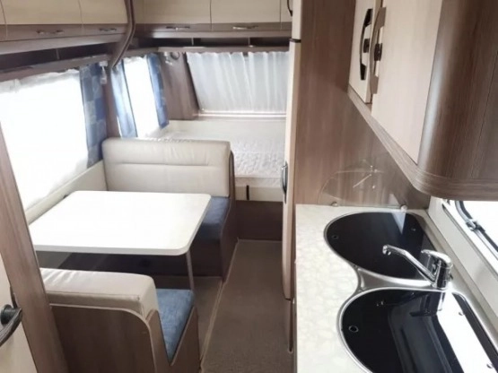                         Hobby De Luxe Easy 490 KMF 2014 r. KLIMATYZACJA przedsionek!!! PIĘTRA! - zdjęcie 6
                        