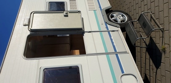                         Knaus Sudwind Country 8404 z 1996 roku  + Namiot Isabella - zdjęcie 6
                        