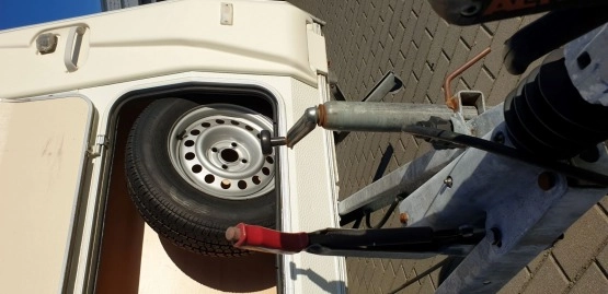                         Knaus Sudwind Country 8404 z 1996 roku  + Namiot Isabella - zdjęcie 9
                        