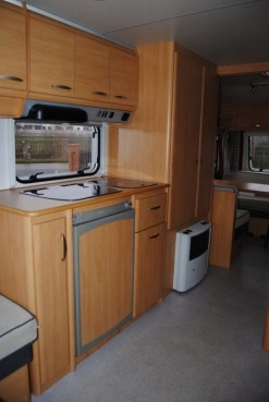                         KNAUS 550 6 osób z WC! 100% sucha! Łóżko piętrowe! SUPER STAN! Zarej.! - zdjęcie 3
                        