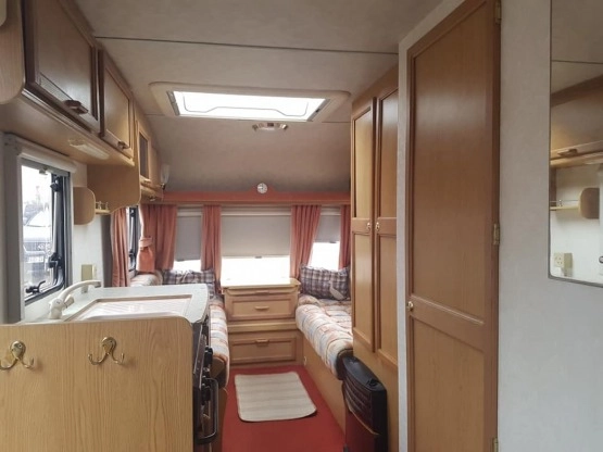                         Przyczepa kempingowa AVONDALE z dużym namiotem 2000 rok - zdjęcie 2
                        