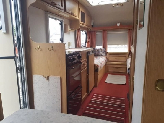                         Przyczepa kempingowa AVONDALE z dużym namiotem 2000 rok - zdjęcie 4
                        