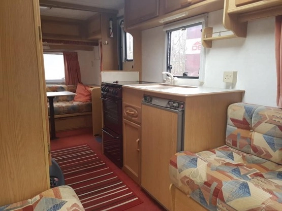                         Przyczepa kempingowa AVONDALE z dużym namiotem 2000 rok - zdjęcie 6
                        