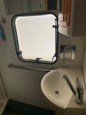                         Przyczepa campingowa Dethleffs Bedium DeLux 2002 r. - zdjęcie 2
                        