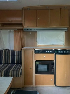                         Przyczepa campingowa Dethleffs Bedium DeLux 2002 r. - zdjęcie 7
                        