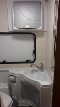                         Kamper Ford Sirio 590 Roller team - zdjęcie 7
                        