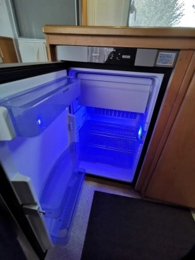                         Kamper Knaus Sun Traveller 2,8 D, garaż, 2x klima - zdjęcie 11
                        