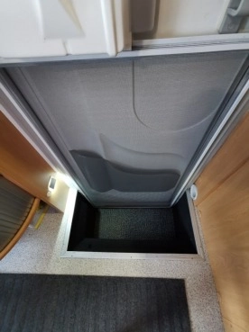                         Kamper Knaus Sun Traveller 2,8 D, garaż, 2x klima - zdjęcie 16
                        