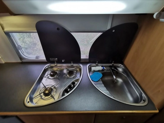                         Kamper Knaus Sun Traveller 2,8 D, garaż, 2x klima - zdjęcie 19
                        