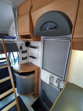                         Kamper Knaus Sun Traveller 2,8 D, garaż, 2x klima - zdjęcie 30
                        