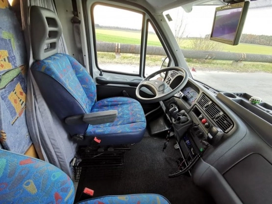                         Kamper Knaus Sun Traveller 2,8 D, garaż, 2x klima - zdjęcie 8
                        