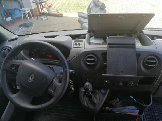                         Kampera Renault Master 2011 r., 4 osobowy - zdjęcie 12
                        