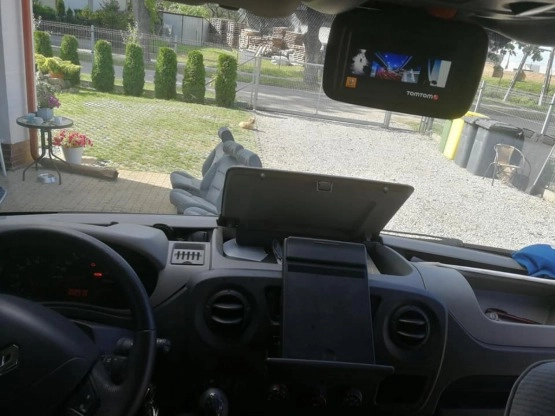                         Kampera Renault Master 2011 r., 4 osobowy - zdjęcie 4
                        