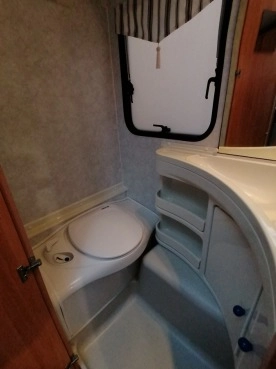                         Sprzedam przyczepę Adria - zdjęcie 11
                        