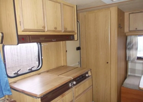                         Przyczepa kempingowa TEC 400 dla 4 osób - zdjęcie 5
                        