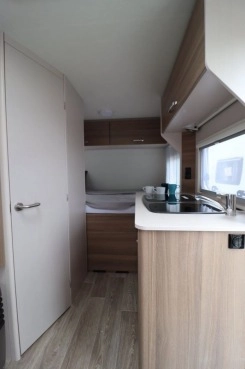                         Przyczepa kempingowa Dethleffs C Joy 410QL model 2020 nowa - zdjęcie 6
                        