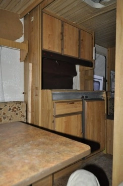                         Przyczepa kempingowa BURSTNER CITY 1985 r. + Przedsionek - zdjęcie 6
                        