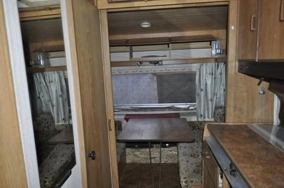                         Przyczepa kempingowa BURSTNER CITY 1985 r. + Przedsionek - zdjęcie 7
                        