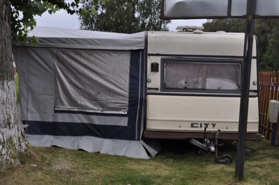                         Przyczepa kempingowa BURSTNER CITY 1985 r. + Przedsionek - zdjęcie 8
                        