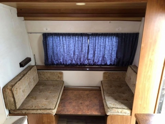                         Przyczepa kempingowa Burstner Lux 3951 - zdjęcie 10
                        