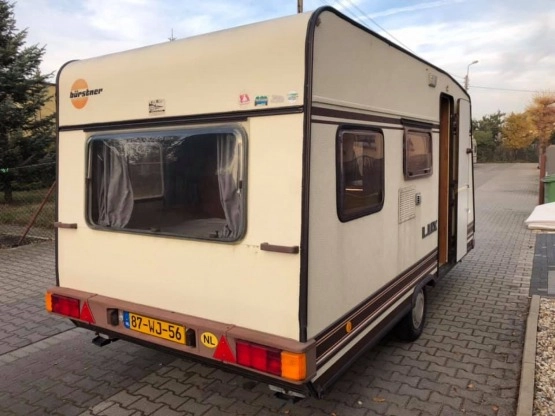                         Przyczepa kempingowa Burstner Lux 3951 - zdjęcie 8
                        
