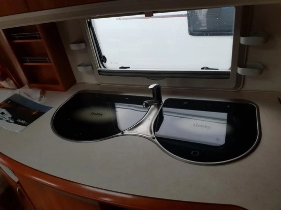                         Przyczepa Hobby Excellent z 2007 roku - zdjęcie 6
                        