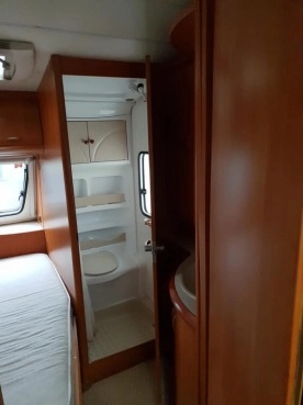                         Przyczepa Hobby Excellent z 2007 roku - zdjęcie 8
                        