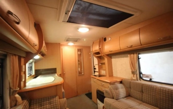                         Abby Meveric - zdjęcie 15
                        