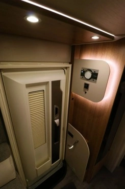                         Dethleffs Trend T7057 DBM Klimatyzacja Markiza Bagażnik Radio Solar Kamera cofania - zdjęcie 7
                        