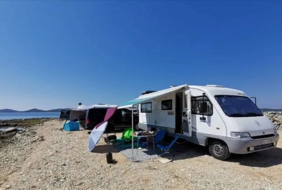                         Kamper Integra Ducato Rapido 2.5 TD. Solar, 6 os., 3 łóżka 3.5 T - zdjęcie 1
                        