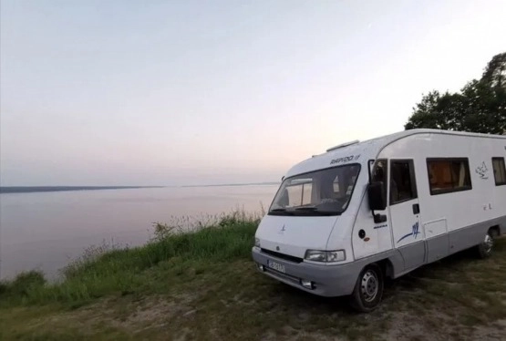                         Kamper Integra Ducato Rapido 2.5 TD. Solar, 6 os., 3 łóżka 3.5 T - zdjęcie 2
                        