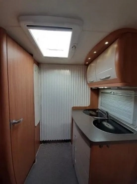                         Przyczepa kempingowa HOBBY 495 UL mover, 2010 r. - zdjęcie 7
                        