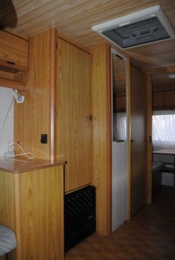                         BURSTNER CLUB Zarejestrowana! Lekka DMC 900 kg! 4osobowa z łazienką! - zdjęcie 4
                        