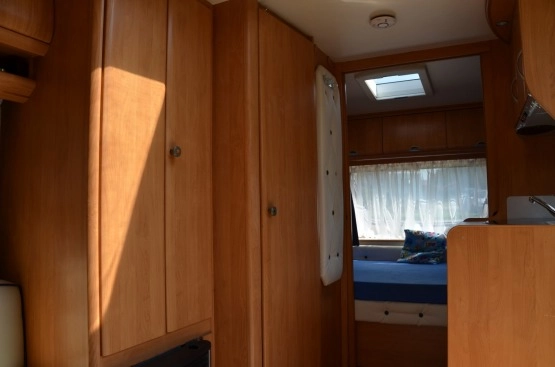                         Przyczepa Kempingowa Hobby 450 De luxe 2005 - zdjęcie 3
                        